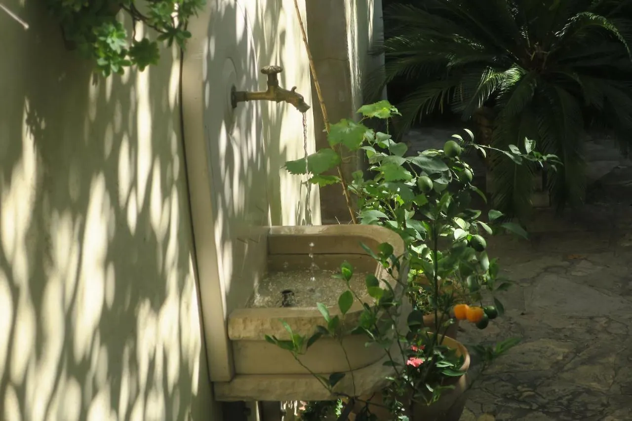 Bed and Breakfast Tombe La Nefle Avignone 0*,